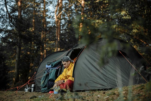 Maximisez votre expérience de camping sur la Côte d'Azur : conseils essentiels pour faire face aux caprices de la météo.